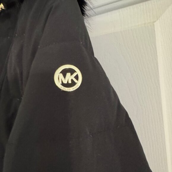 Michael Kors Black Down Hooded Long Puffer Coat Faux Fur Trim Gold Hardware Sz M - Picture 4 of 13